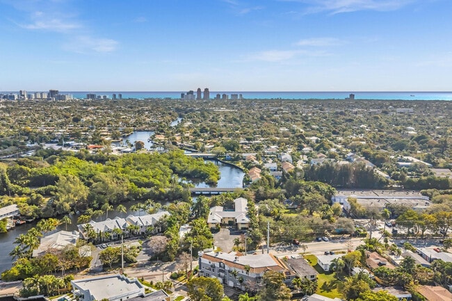 Building Photo - 1826 N Dixie Hwy