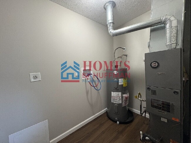 Building Photo - Two Bedroom Duplex | North Side Location