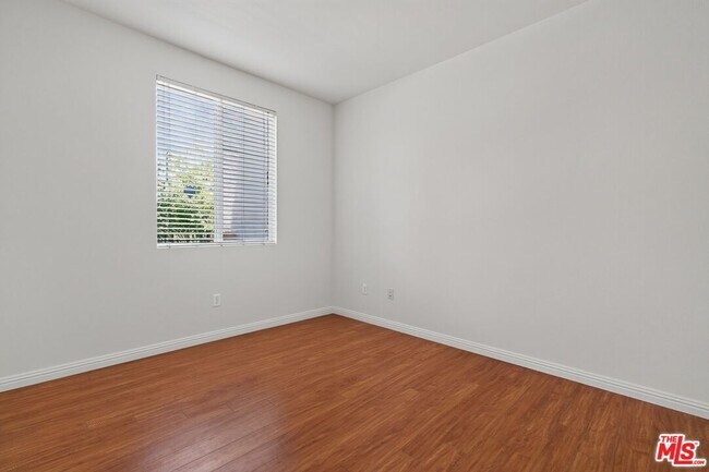 Building Photo - 360 W Ave 26