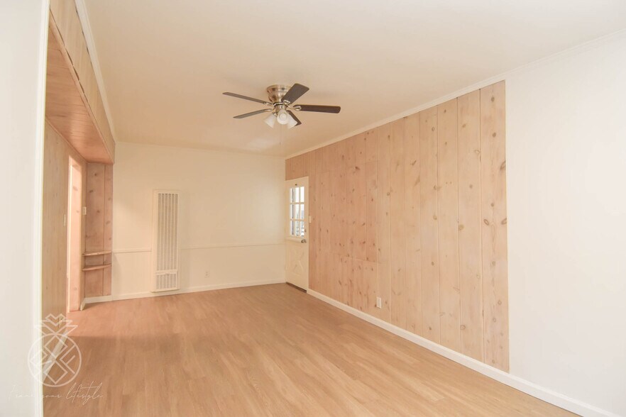 Building Photo - 2262 Fox Hills Dr