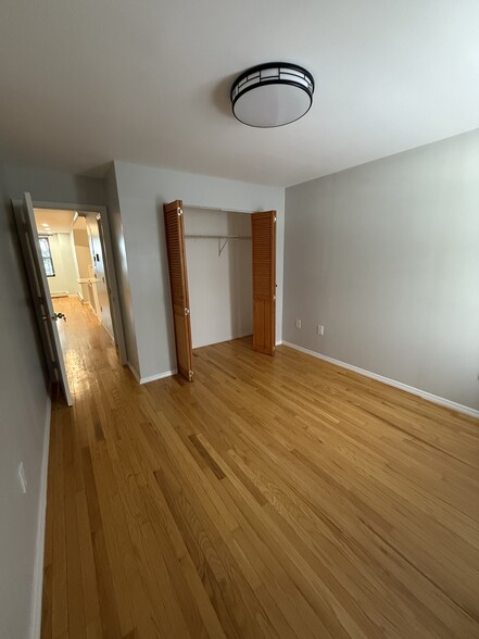 10'7"X13'8" Bedroom - 46 Hull St