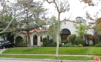 Building Photo - 914 Burnside Ave