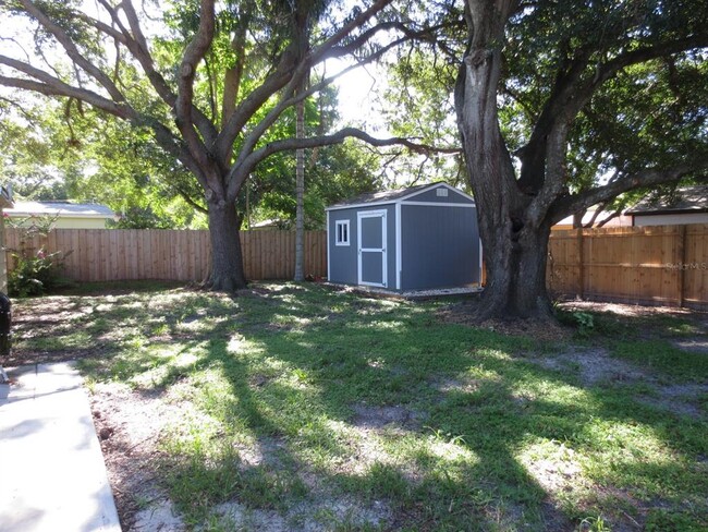 Building Photo - 3304 W Wallace Ave