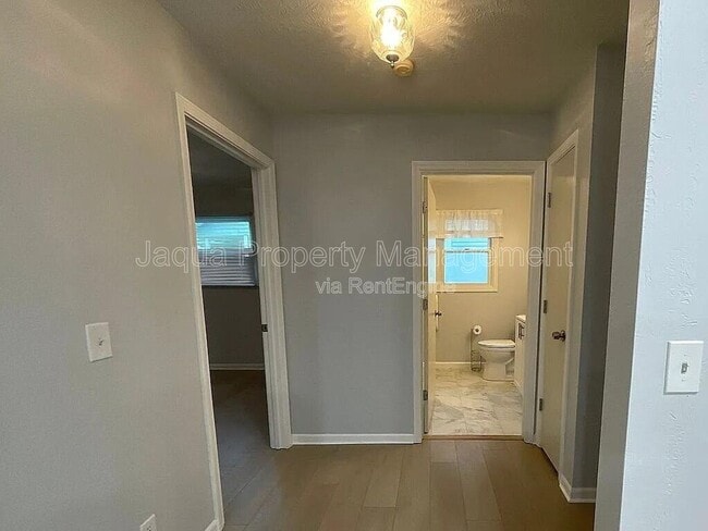 Building Photo - 239 Lovell St