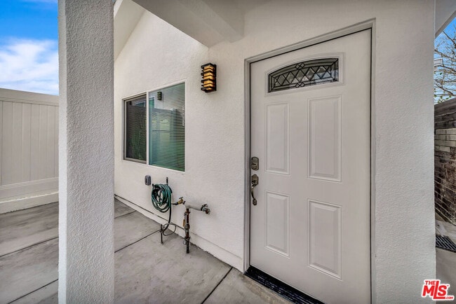 Building Photo - 10953 Whitegate Ave