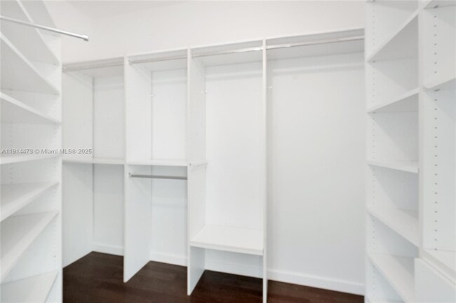 Building Photo - 300 South Pointe Dr