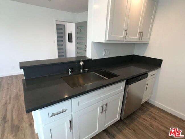 Building Photo - 601 Normandie Ave