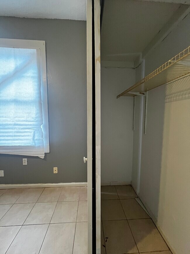 Building Photo - 2331 Saint Anthony St