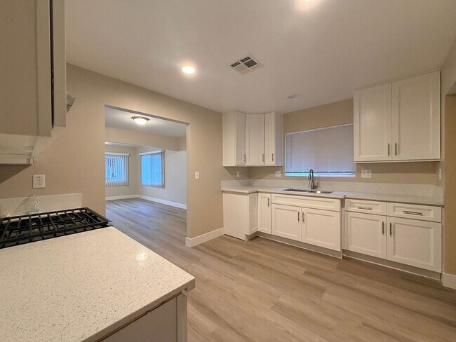 Building Photo - Charming 3-bedroom, 2-bathroom home located in the city of San Bernardino, CA.