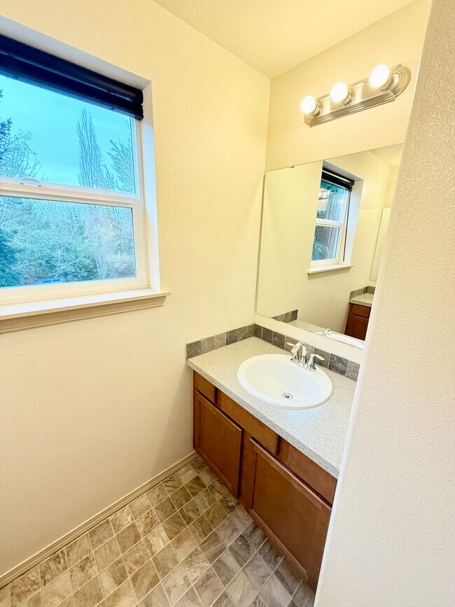 Building Photo - Beautiful house in Maple View Meadows.