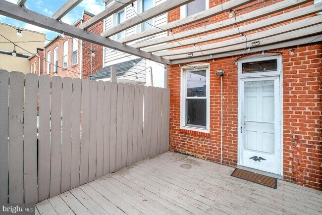 Building Photo - 729 Grundy St