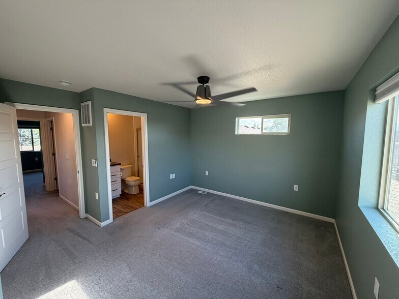 Building Photo - 727 Widgeon Cir