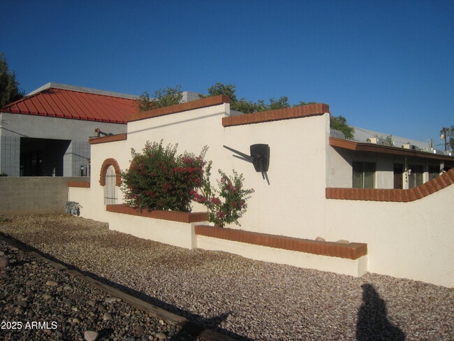 Building Photo - 909 S Priest Dr