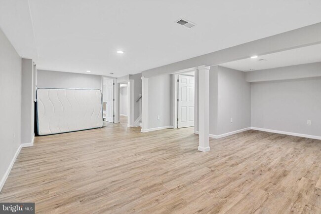 Building Photo - 501 Bloomfield Dr