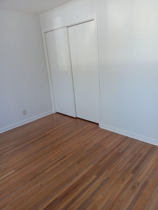 Building Photo - 925 Magnolia St SE