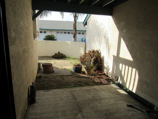 Building Photo - 3 bed, 2 bath, two car garage Condo on the Central Coast