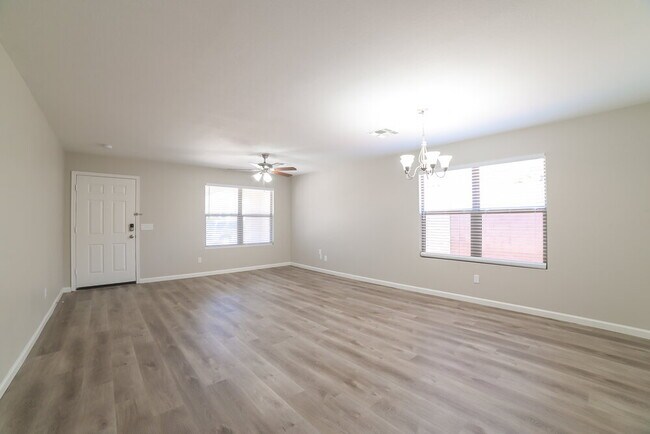Building Photo - 10529 W Foothill Dr