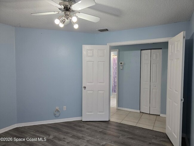 Building Photo - 481 10th Pl