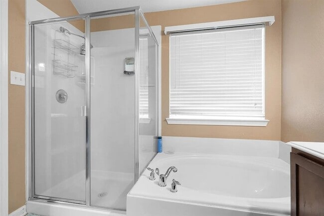 Building Photo - 2912 Day Star Dr