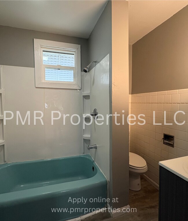 Building Photo - 2 Bethrooms / 1 Bathroom House