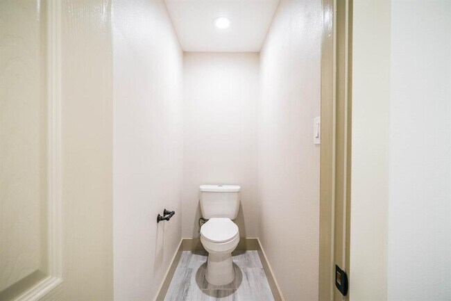 Building Photo - 5347 Paisley Ln