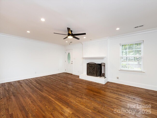 Building Photo - 3109 Forest Lawn Dr