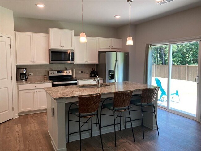 Building Photo - 667 Summerwood Ln