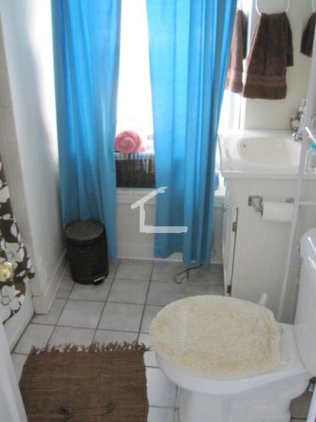 Building Photo - Spacious 4 bed 2 bath in Brighton.....