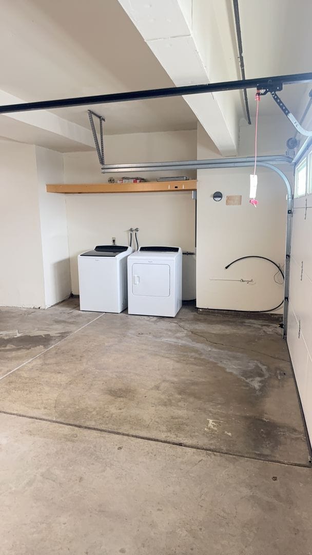 Building Photo - Beautiful Spacious 4-bedroom, 2.5-bathroom...