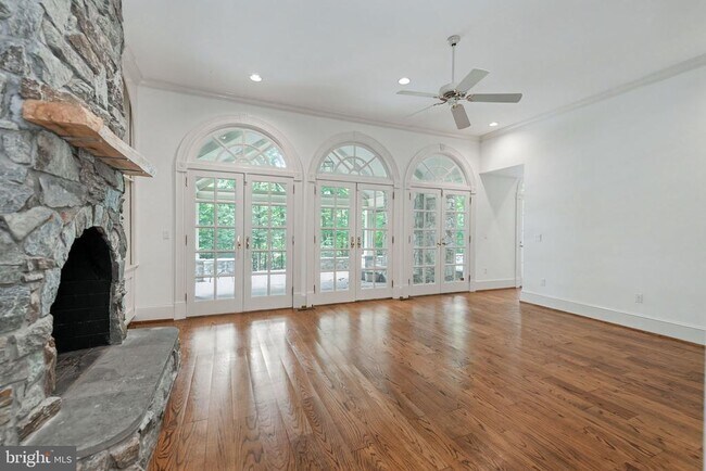 Building Photo - 8705 Belmart Rd