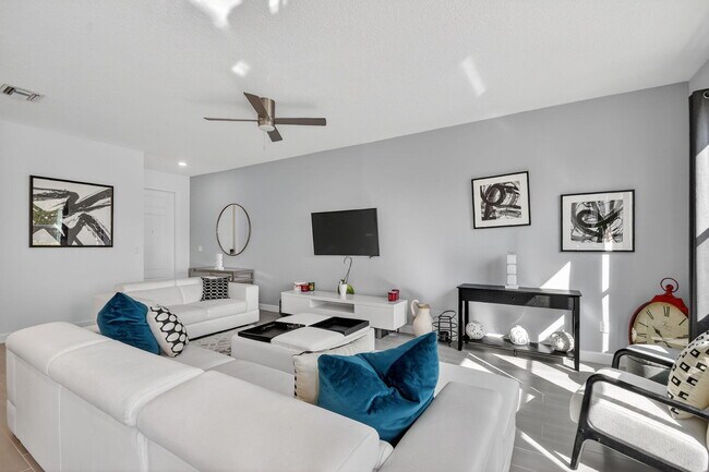 Building Photo - 4790 Navali Dr