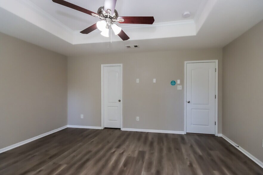 Building Photo - 2717 Sandberry Dr