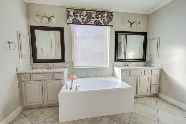 Building Photo - 13123 Hazelwood Hollow Dr