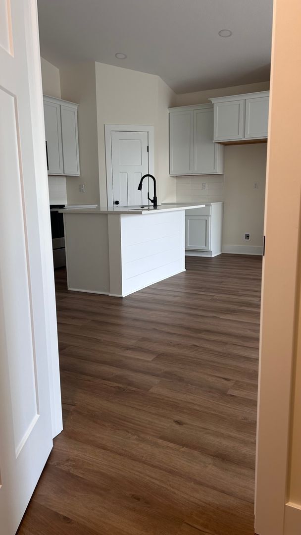 Building Photo - 16826 Kashmir St