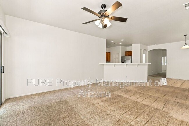 Building Photo - 1136 E Nickleback St