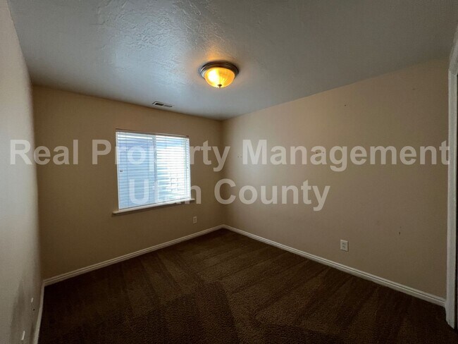Building Photo - 3621 W Plymouth Rock Cv