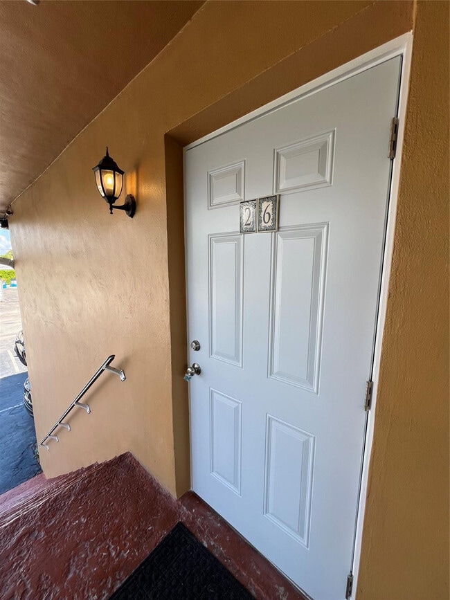 Building Photo - 2016 NE 17th Ct