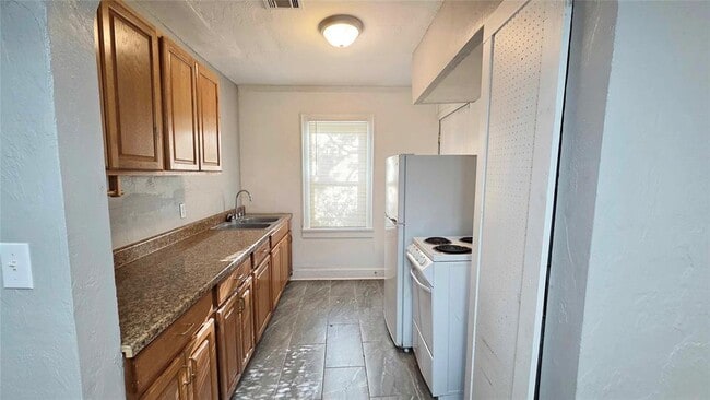 Building Photo - 2326 NW 22nd St