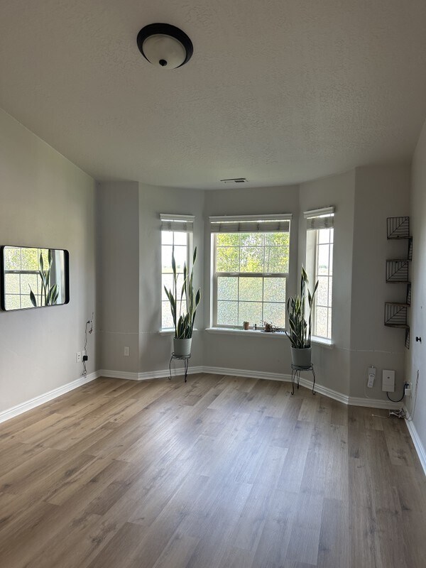 Building Photo - 2520 450 S