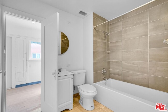 Building Photo - 1542 Harvard St