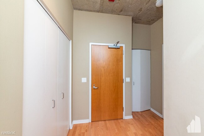 Building Photo - 1 br, 1 bath Condo - 700 N Larrabee St Apt...