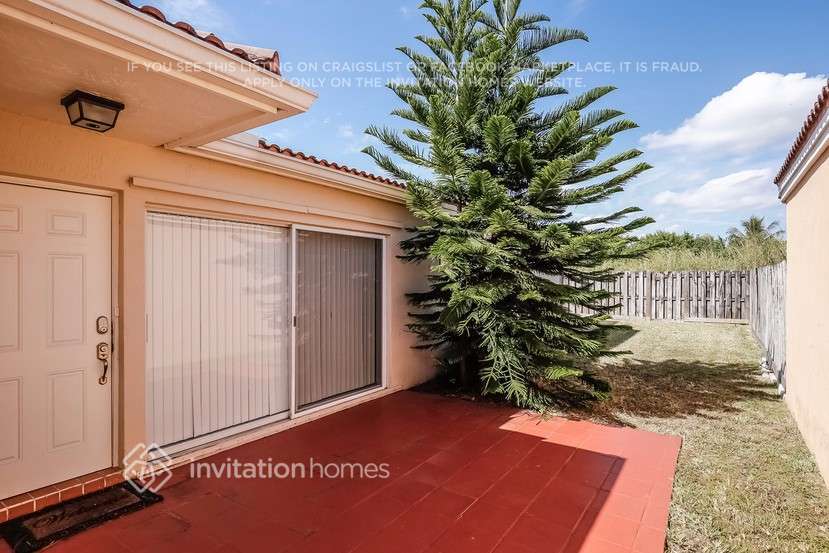 Building Photo - 16940 SW 142nd Pl