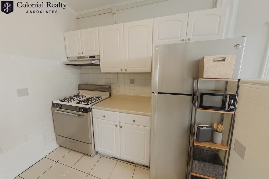 Building Photo - 330 St Paul St