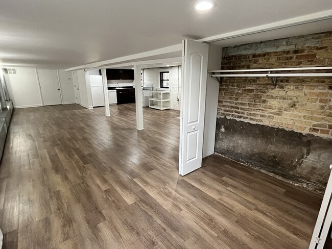 Building Photo - 3053 N Haussen Ct