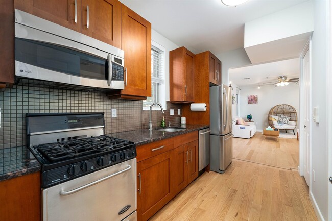 Building Photo - 207 2nd St