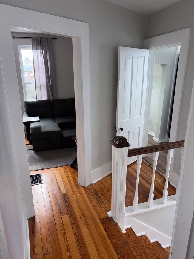 Building Photo - Cozy 1 Bed,1 Bath partially furnished apartment located in The Heart Of Elizabethtown!