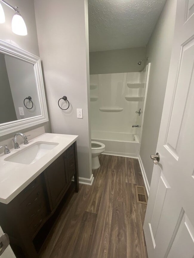 Building Photo - Spacious 4BR Townhome with Finished Basement & Community Amenities