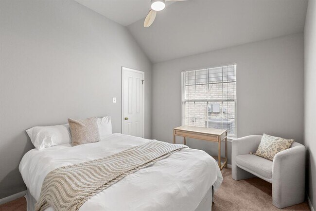 Building Photo - 9305 Donner Ln