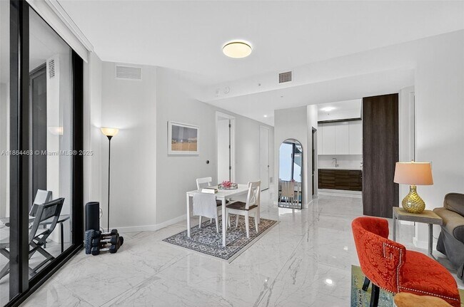 Building Photo - 301 Altara Ave