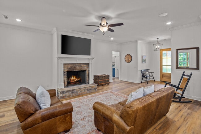 Building Photo - 27 Duxford Cir